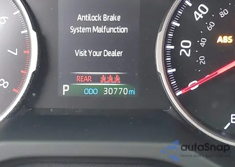 2019 Toyota Rav4 Xle z USA, uszkodzony, nr VIN JTMP1RFV6KD041070